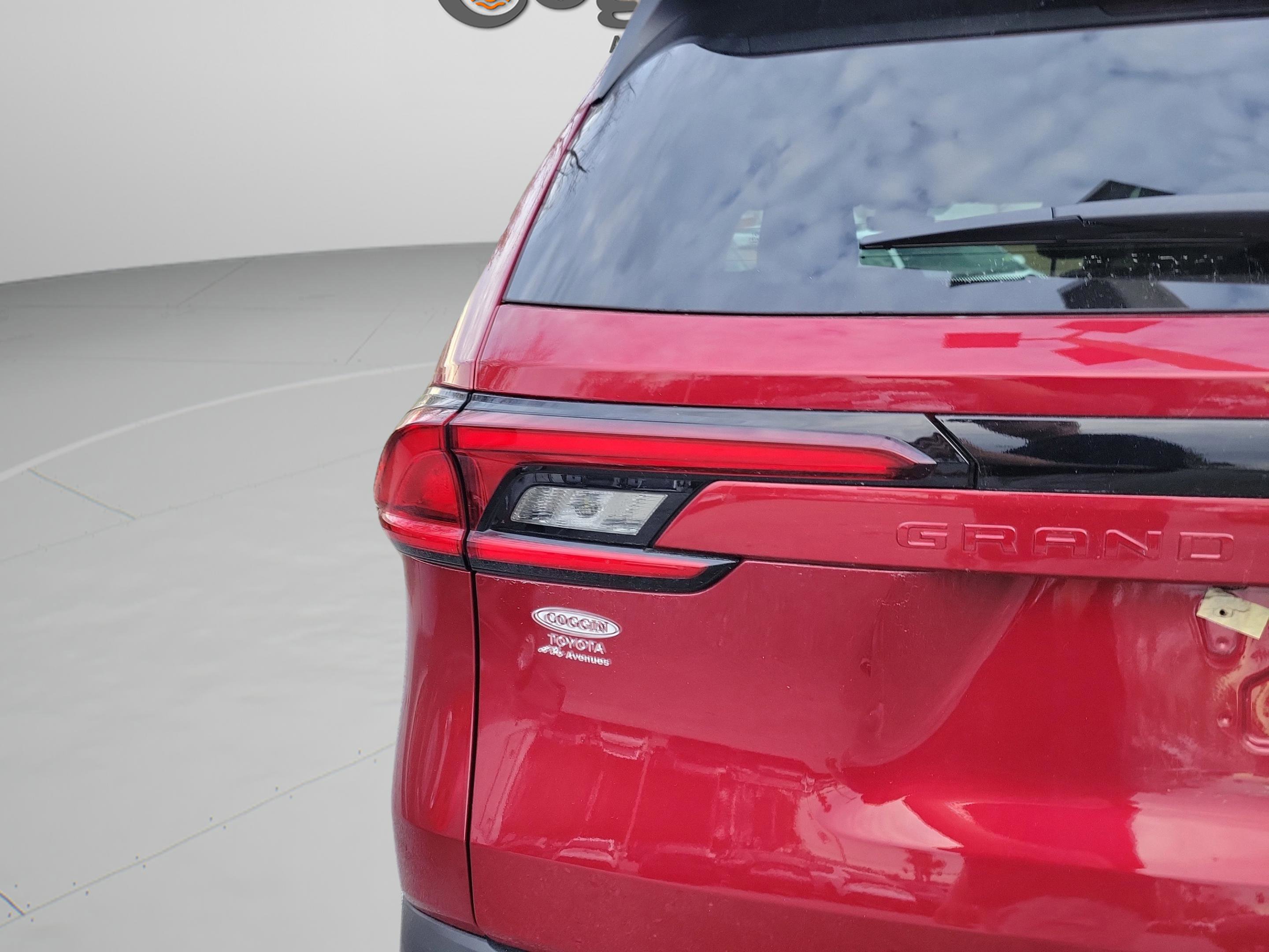 Certified 2025 Toyota Grand Highlander FWD image 17