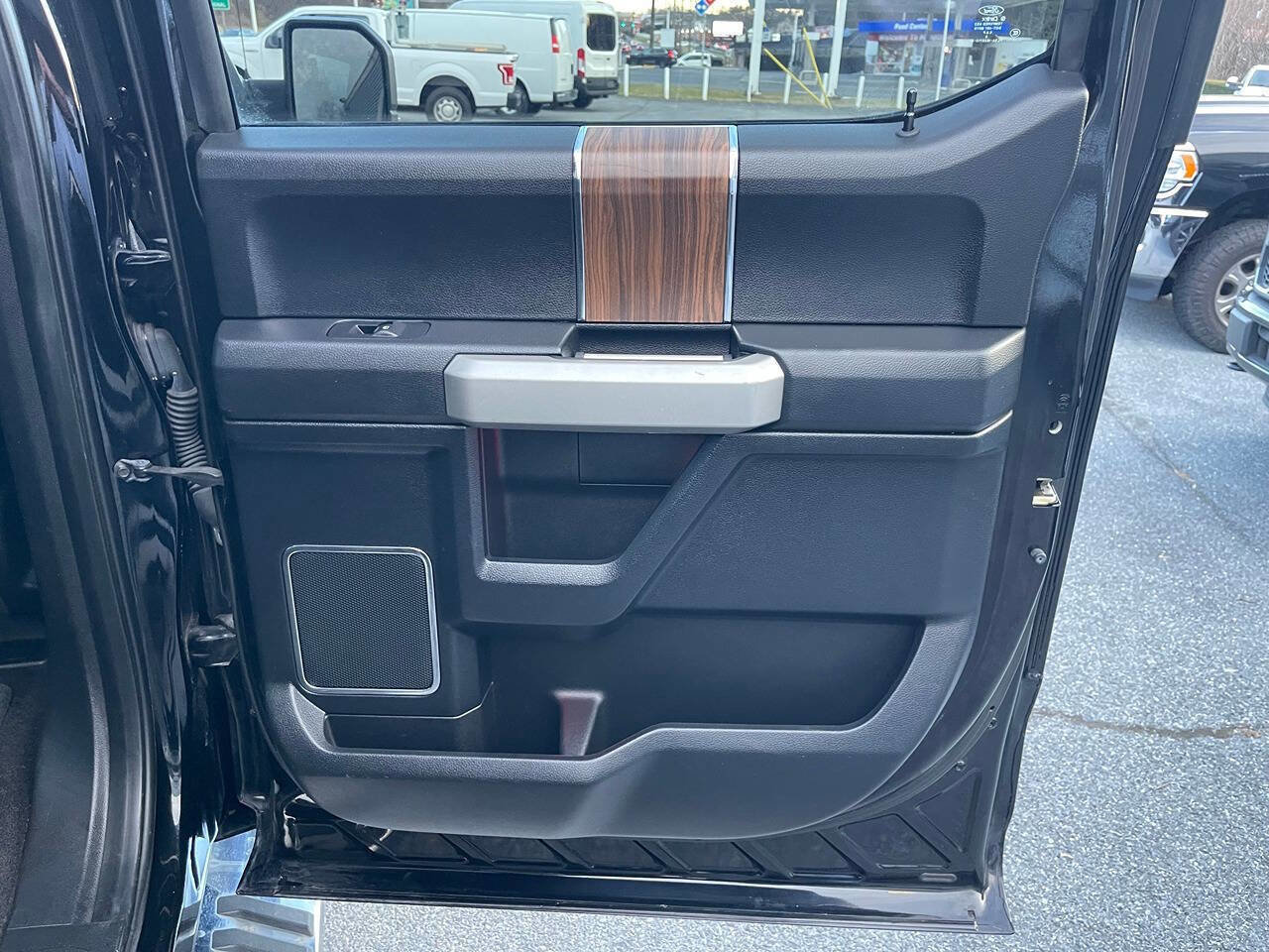 Used 2017 Ford F150 Lariat image 32