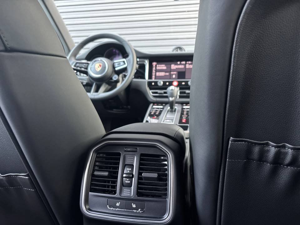 Certified 2025 Porsche Macan S AWD/4WD image 24