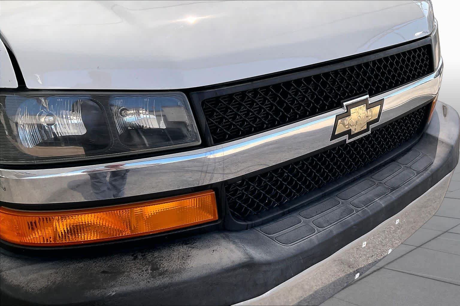 Used 2019 Chevrolet Express 3500 w/ Power Convenience Package RWD image 24