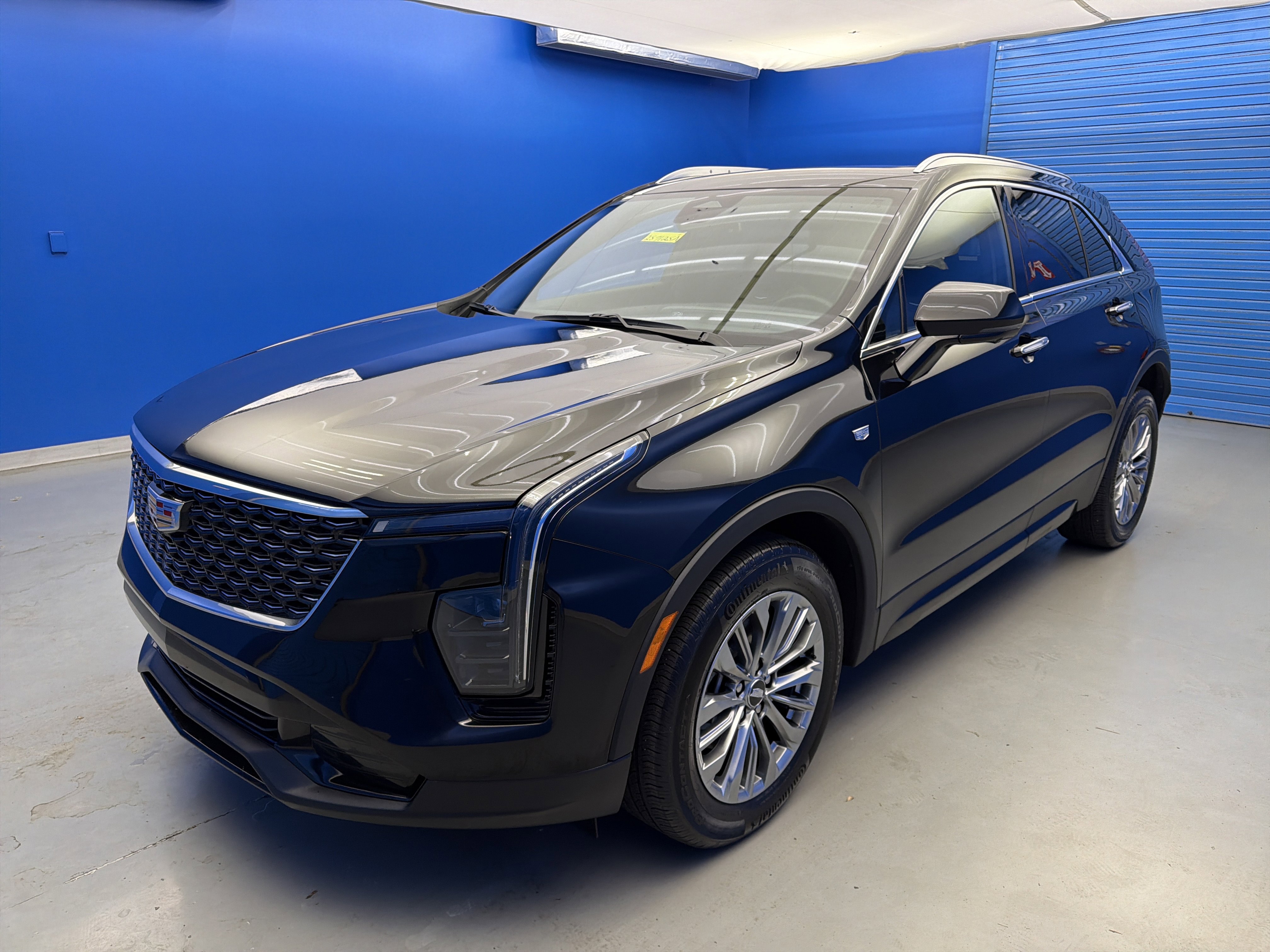 Used 2025 Cadillac XT4 Premium Luxury w/ Cold Weather Package AWD/4WD image 4