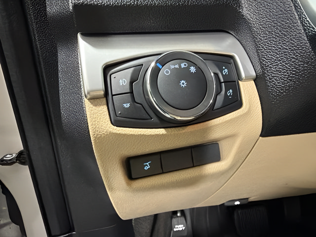 Used 2017 Ford Explorer XLT w/ Equipment Group 202A FWD image 15