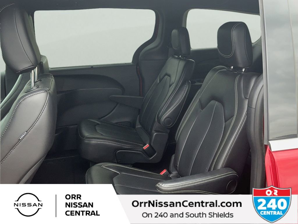Used 2025 Chrysler Pacifica Select image 20
