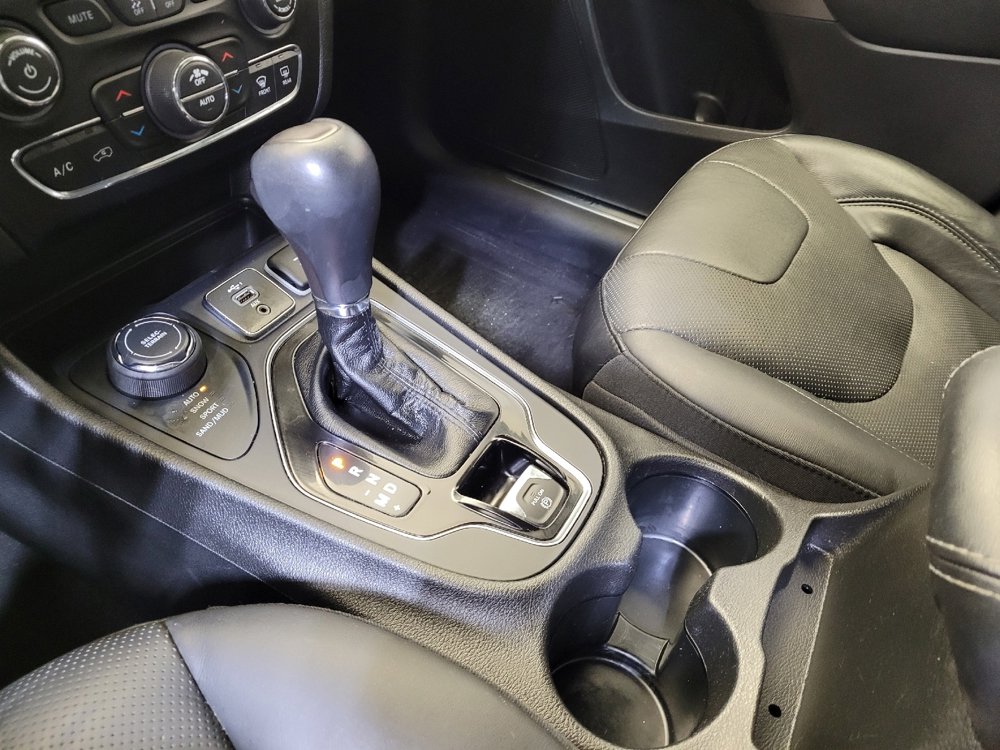 Used 2019 Jeep Cherokee Limited image 26