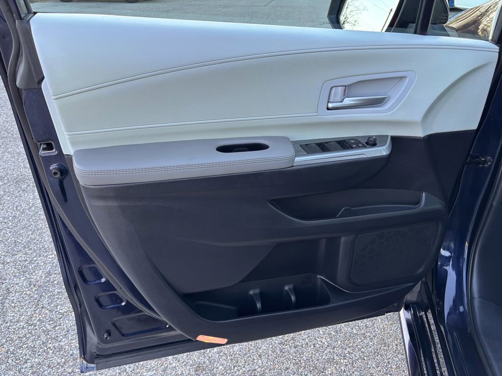 Used 2025 Toyota Sienna XLE image 16