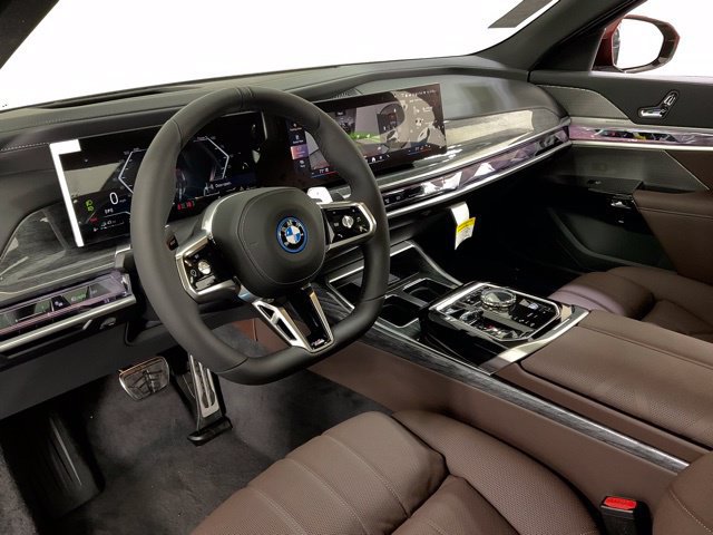 Used 2025 BMW 750e xDrive AWD/4WD image 23