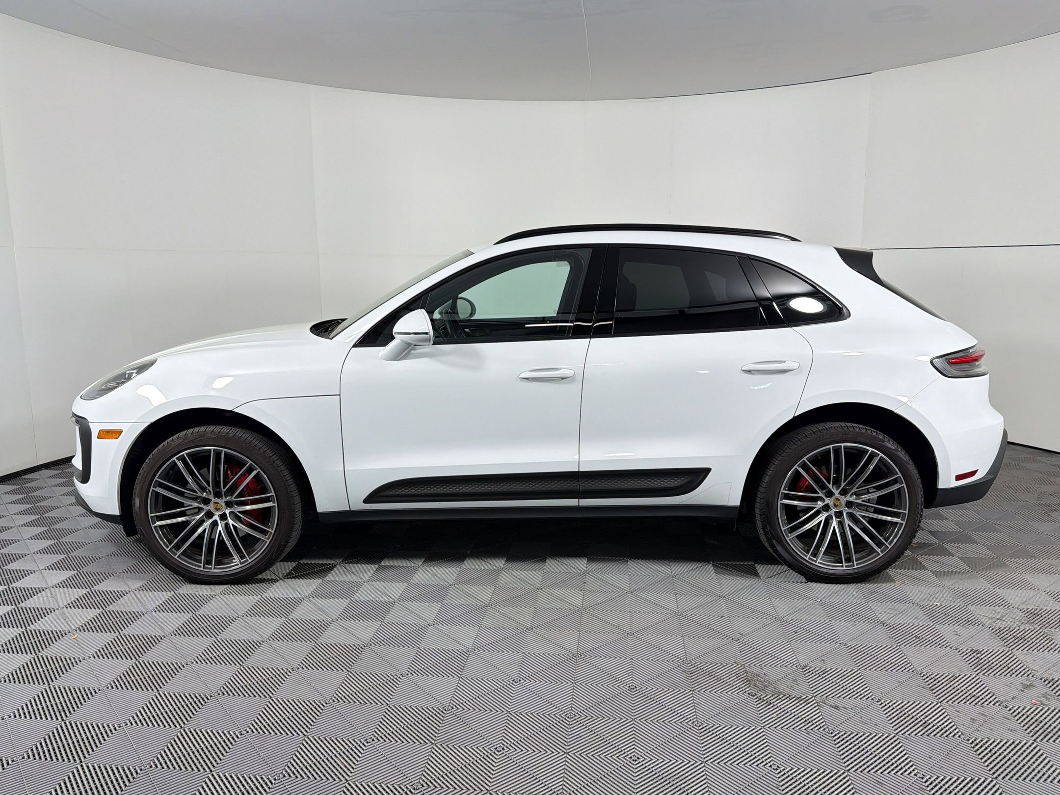 Certified 2023 Porsche Macan S image 2