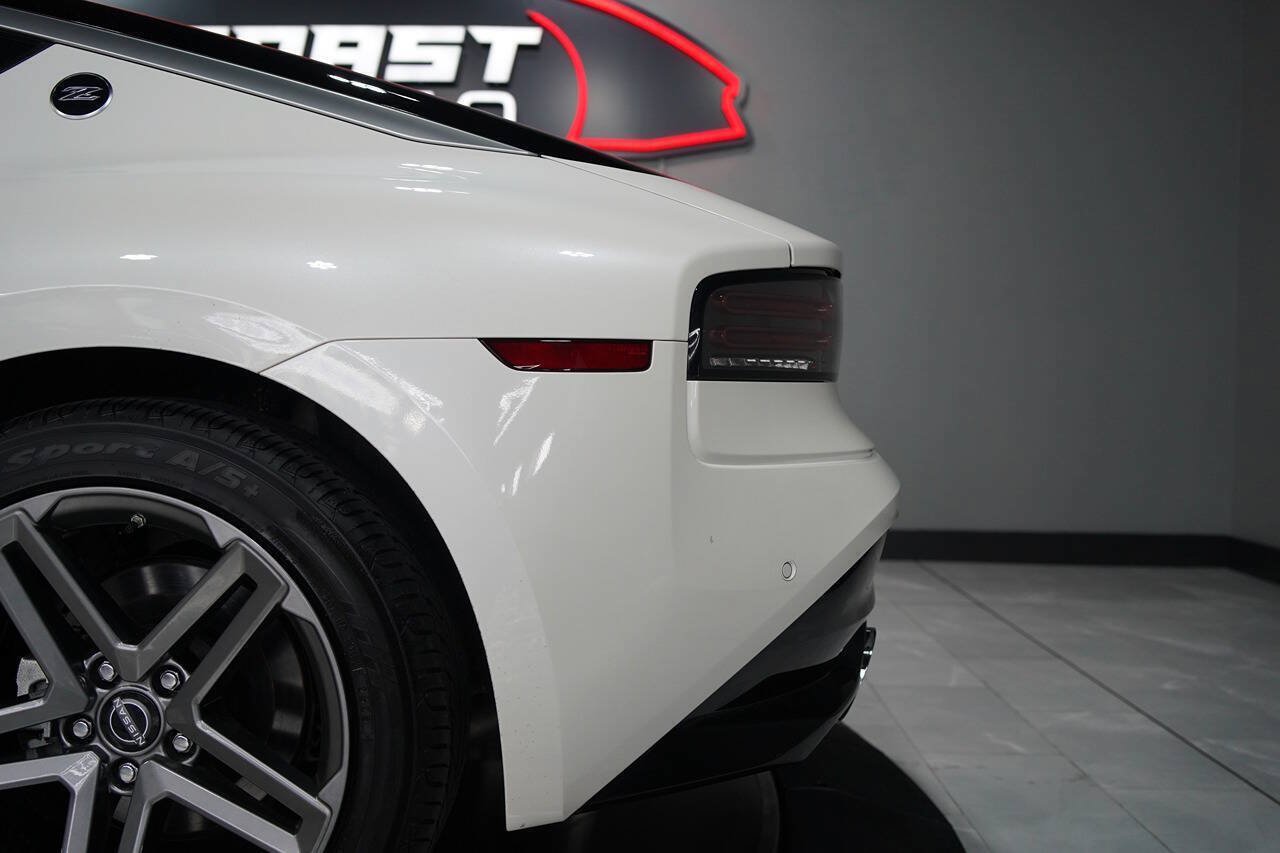 Used 2025 Nissan Z Sport w/ Floor Mat Package RWD image 37