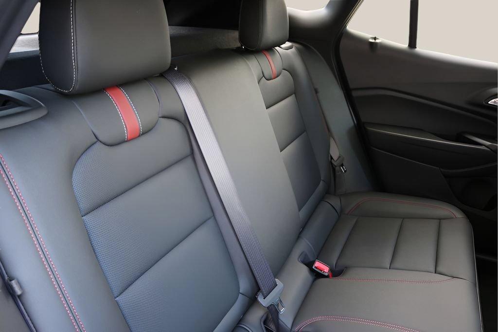 Used 2026 Chevrolet Trax RS w/ Sunroof Package FWD image 19