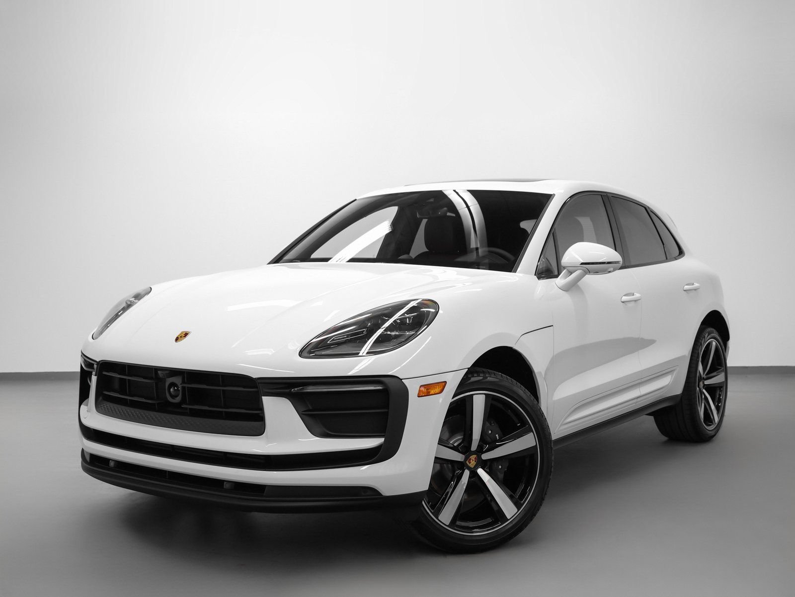 Certified 2026 Porsche Macan AWD/4WD image 1