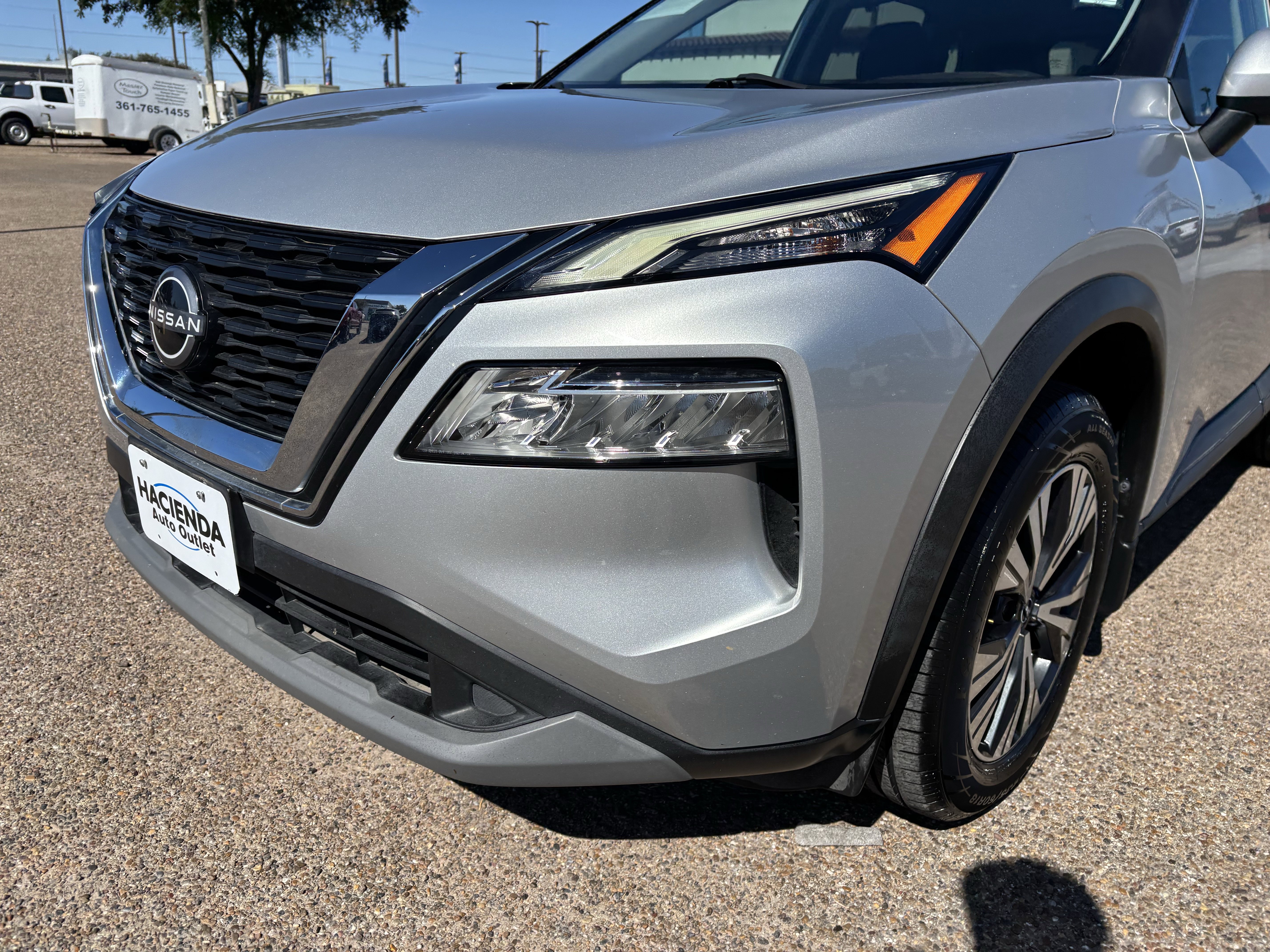 Used 2023 Nissan Rogue SV image 6