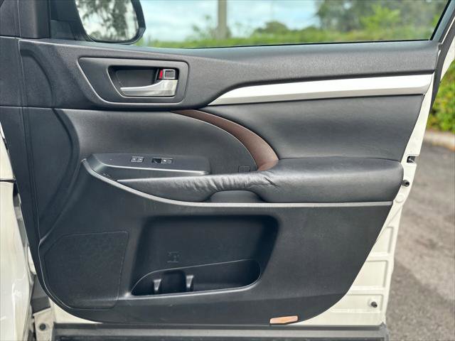 Used 2015 Toyota Highlander XLE image 23