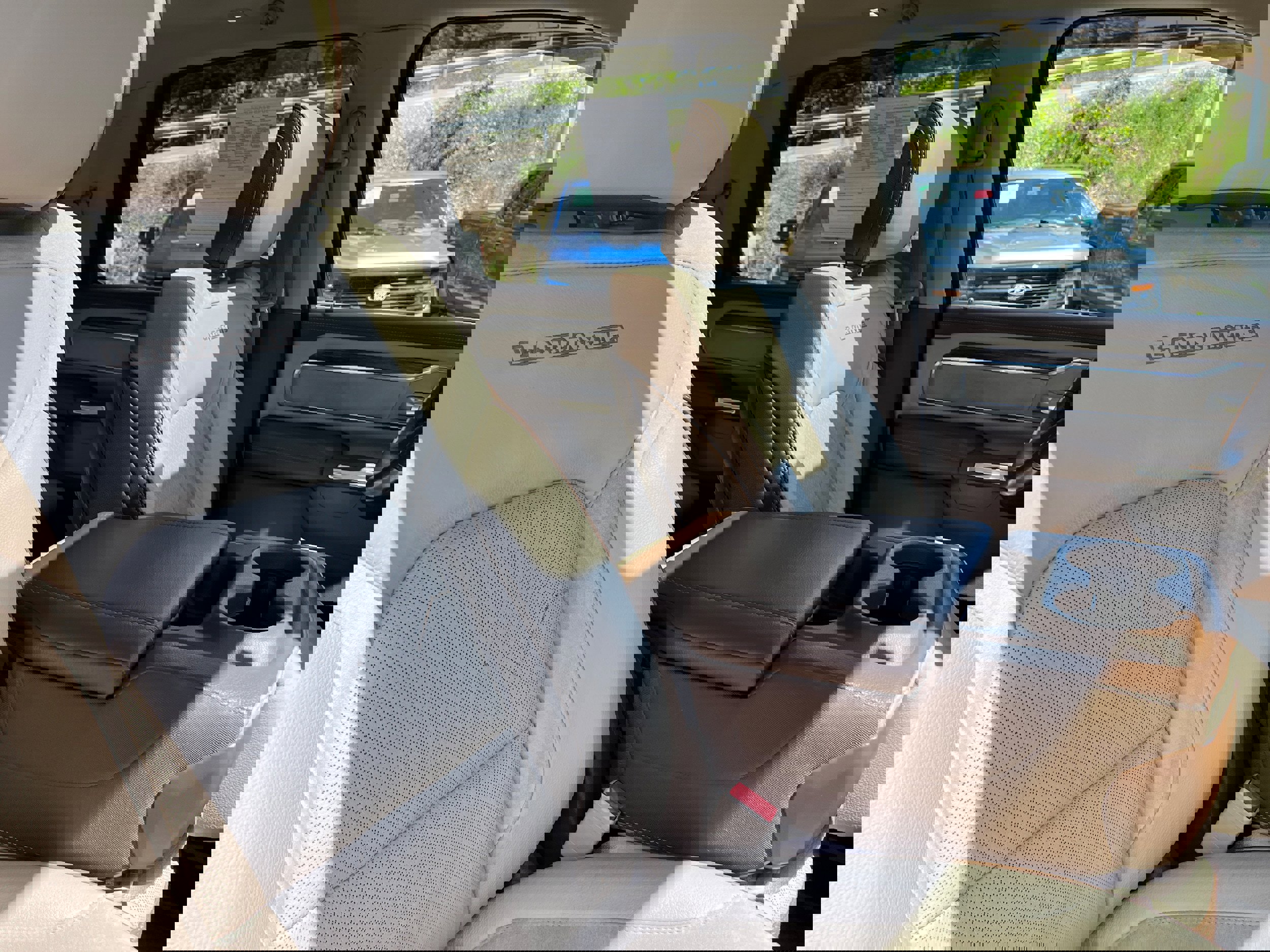 Used 2019 RAM 1500 Laramie AWD/4WD image 17