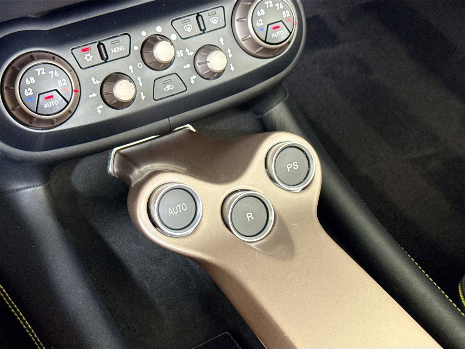 Used 2014 Ferrari California image 22