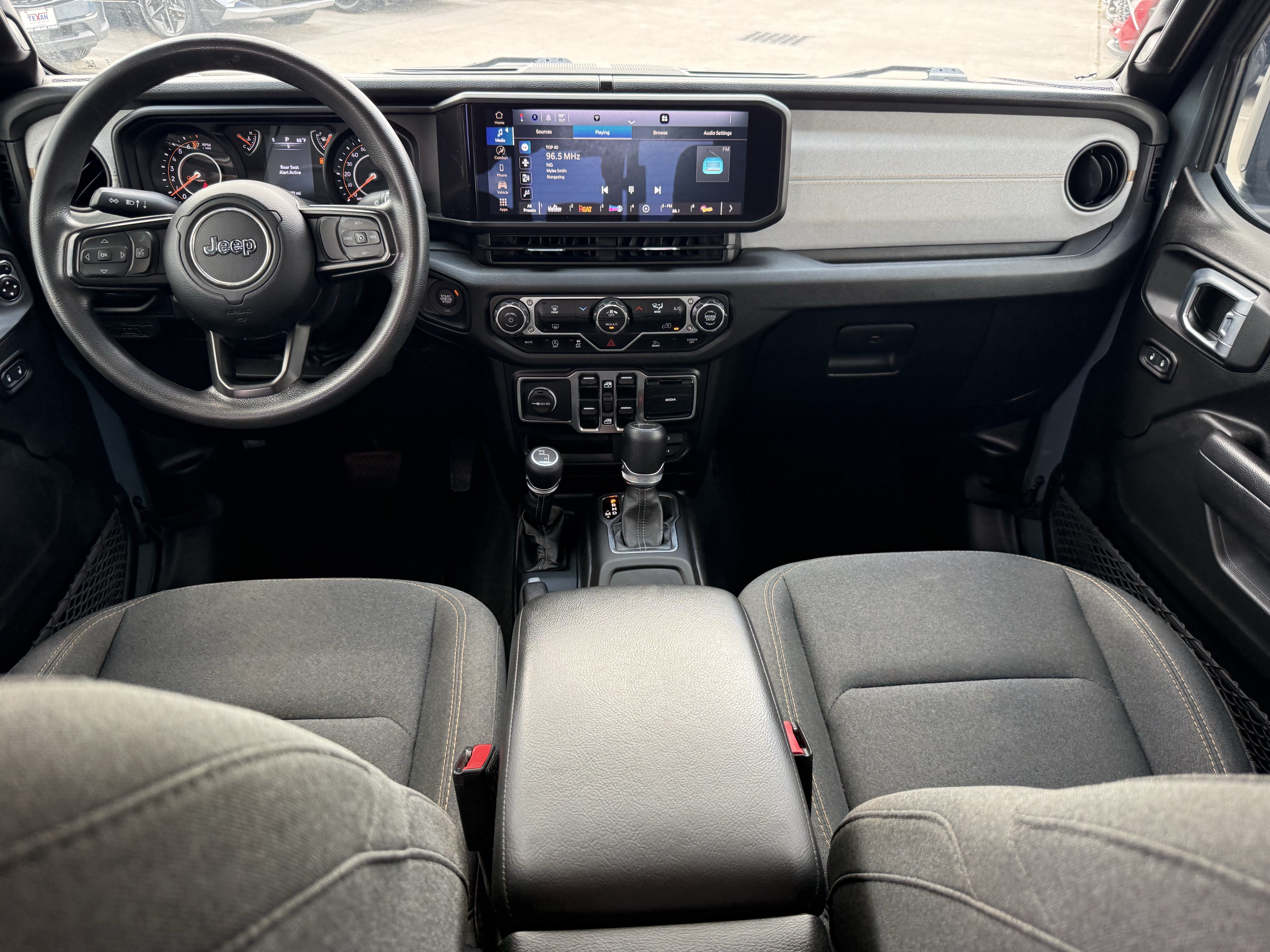 Used 2024 Jeep Gladiator Sport AWD/4WD image 13