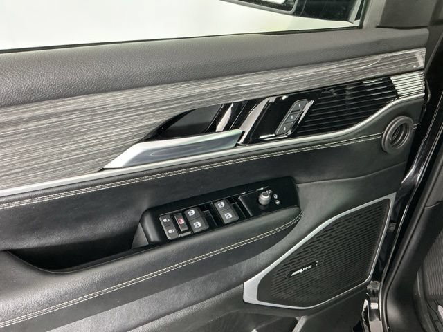Used 2022 Jeep Wagoneer Series III w/ Rear Seat Entertainment Group AWD/4WD image 13