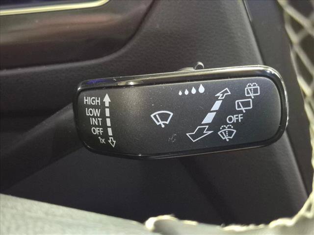 Used 2023 Volkswagen Tiguan SE AWD/4WD image 16
