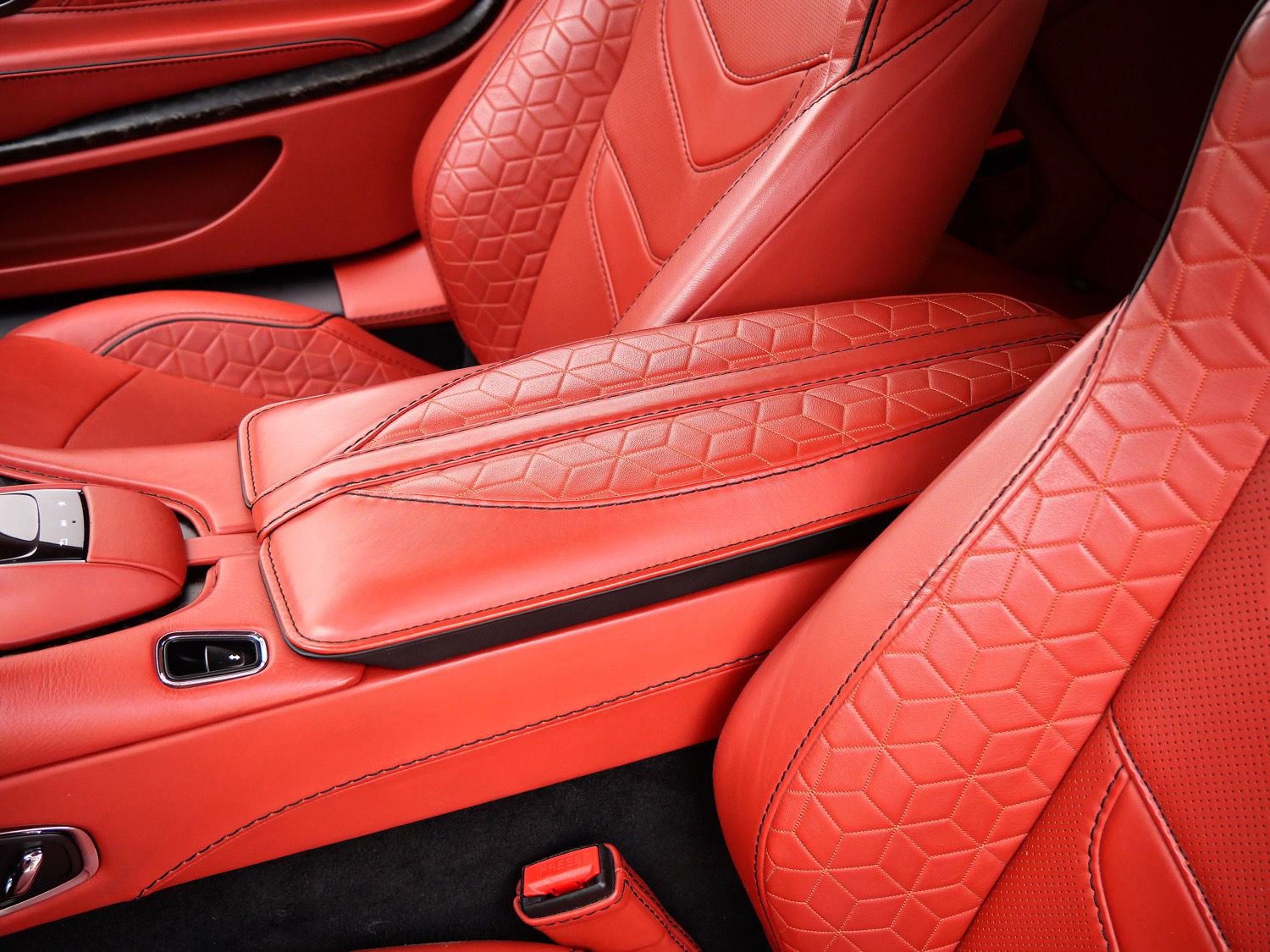 Used 2019 Aston Martin DBS Superleggera image 30