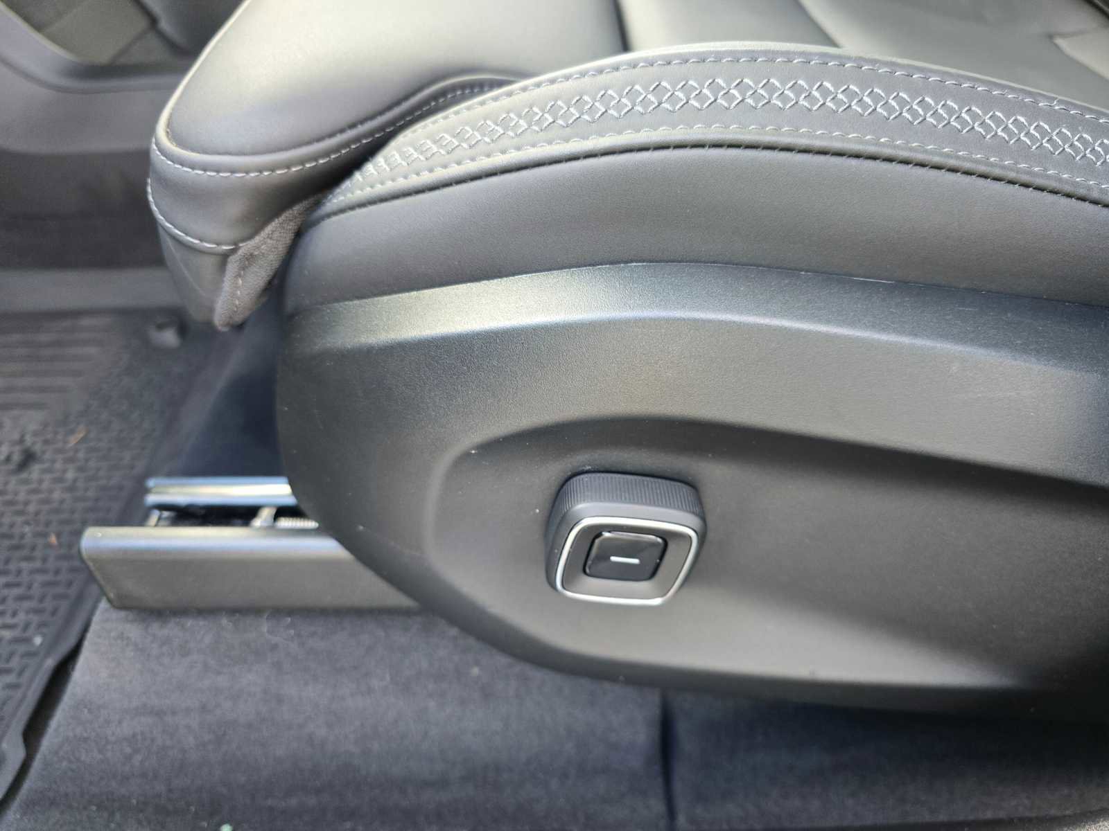 Used 2025 Volvo EX90 Ultra image 23