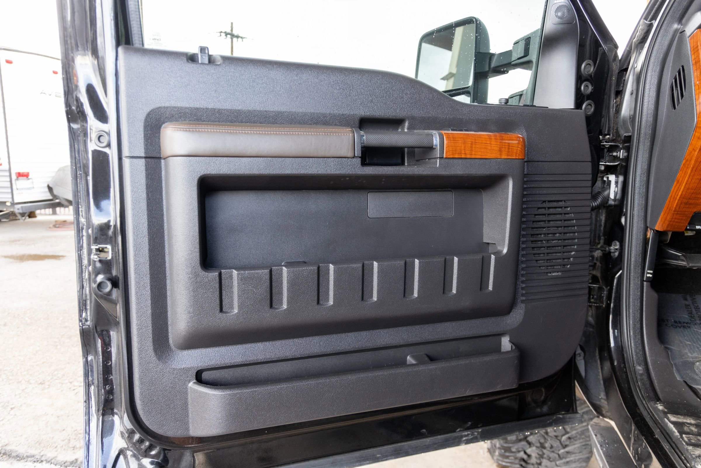 Used 2016 Ford F350 King Ranch w/ King Ranch w/Chrome Package AWD/4WD image 10