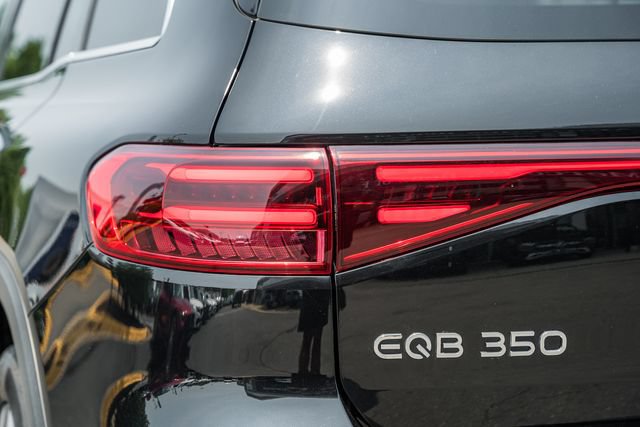 Used 2024 Mercedes-Benz EQB 350 4MATIC SUV image 8