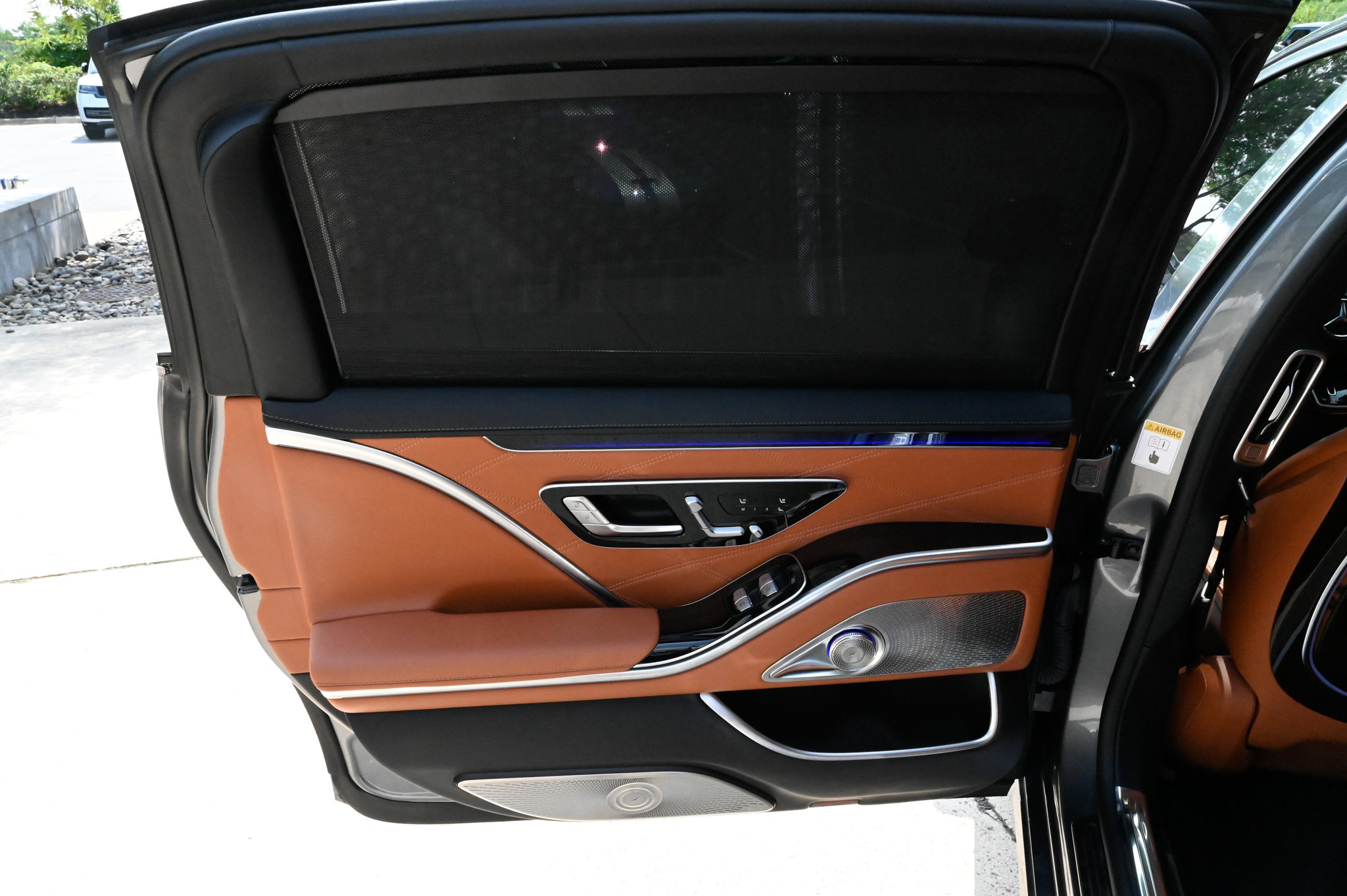 Used 2023 Mercedes-Benz Maybach S 680 4MATIC w/ Manufaktur Leather Package image 38