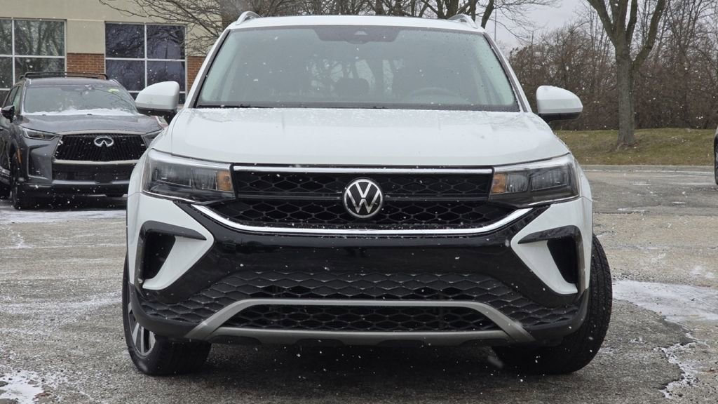 Used 2022 Volkswagen Taos SE w/ Panoramic Sunroof Package image 12