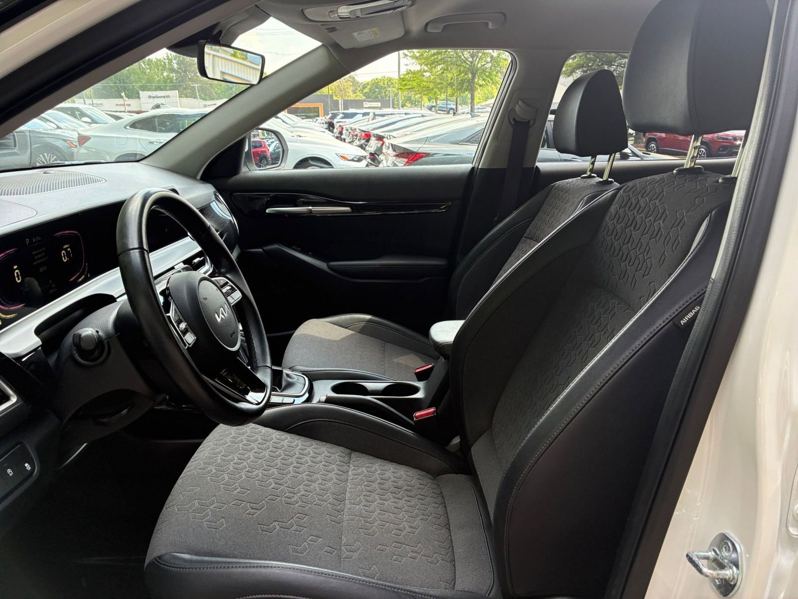 Used 2025 Kia Seltos S FWD image 30