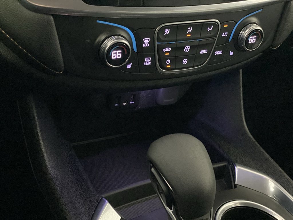 Used 2021 Chevrolet Traverse LT FWD image 23