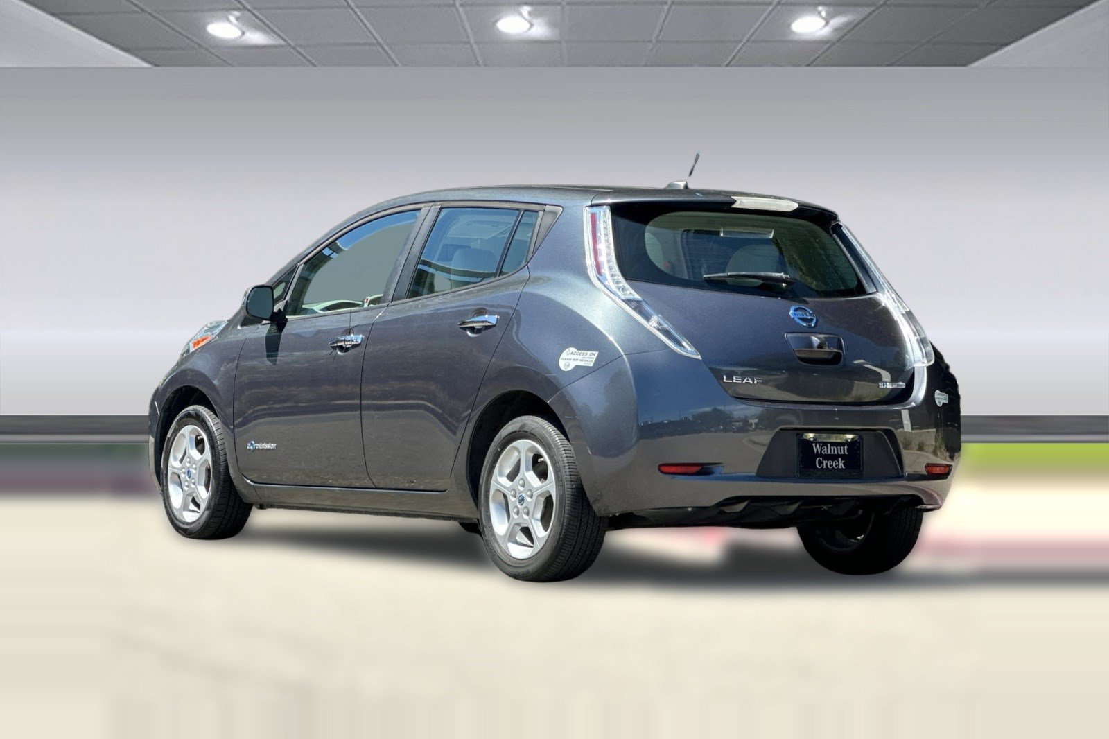 Used 2013 Nissan Leaf SV w/ LED & Quick Charge Pkg FWD image 3