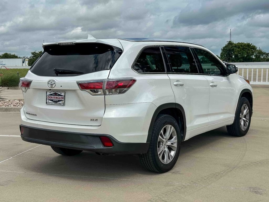 Used 2015 Toyota Highlander XLE FWD image 3