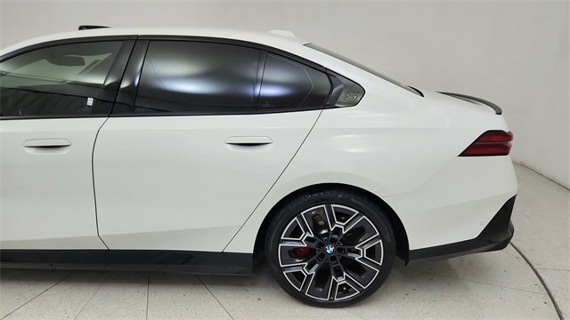 Used 2025 BMW i5 eDrive40i w/ M Sport Package image 11