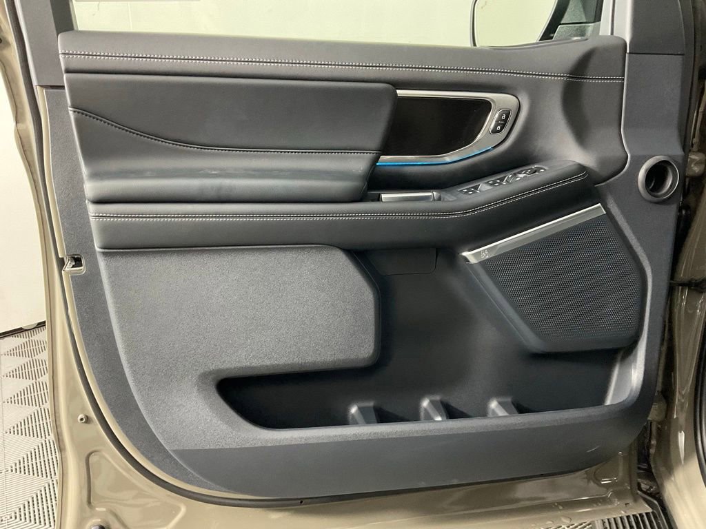 New 2026 Ford Expedition Max Platinum w/ Stealth Appearance Package AWD/4WD image 12