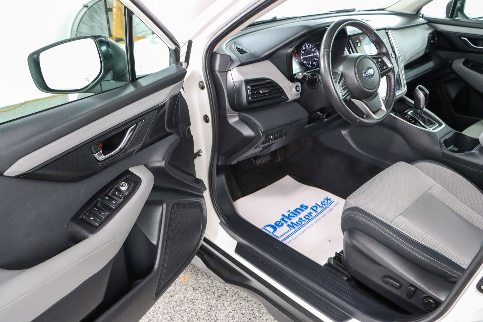 Used 2024 Subaru Outback Premium AWD/4WD image 3