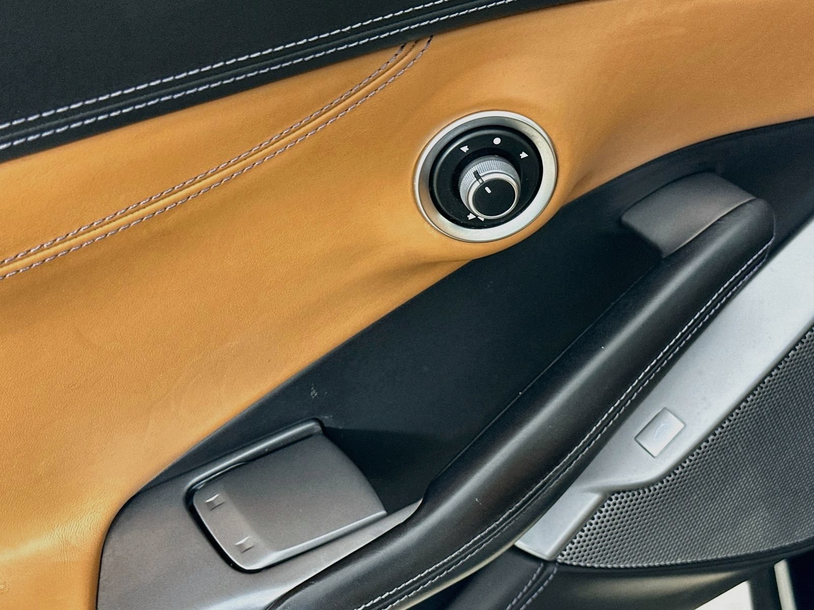 Used 2020 Ferrari Portofino RWD image 17