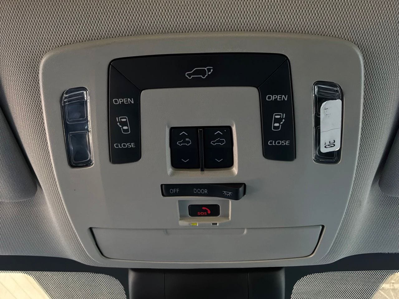 Used 2024 Toyota Sienna XLE FWD image 19
