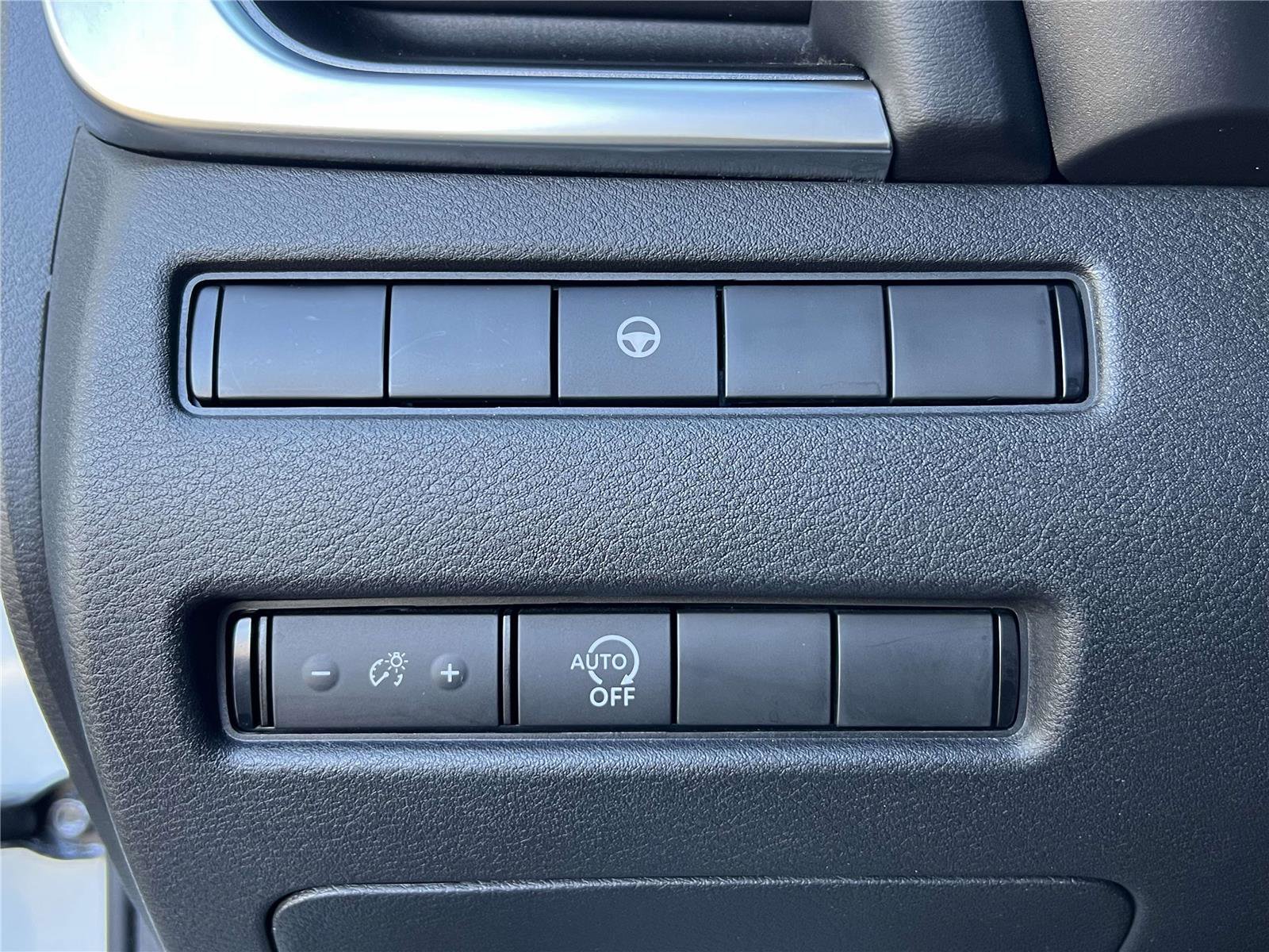 Used 2023 Nissan Rogue SV image 25