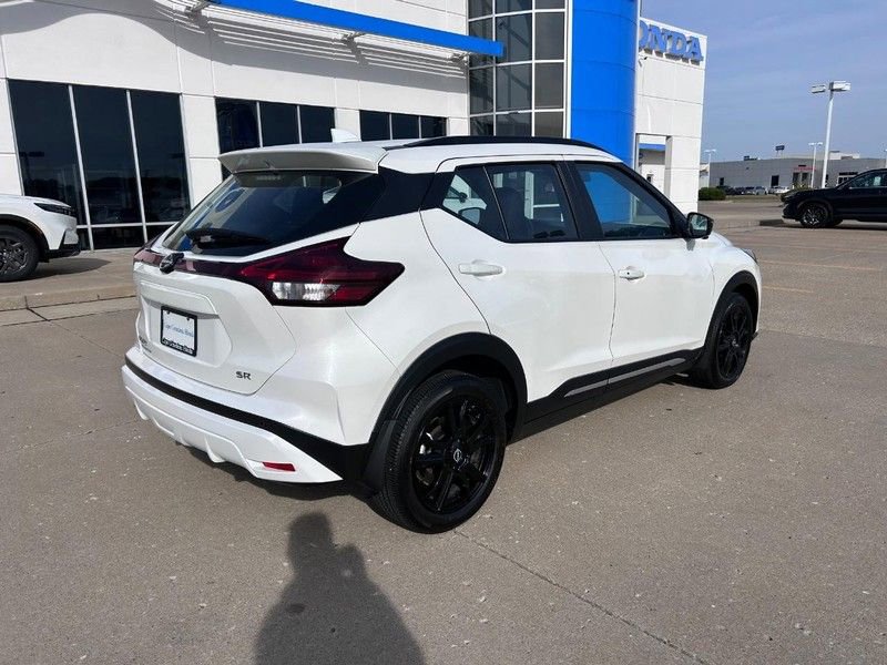 Used 2024 Nissan Kicks SR image 2