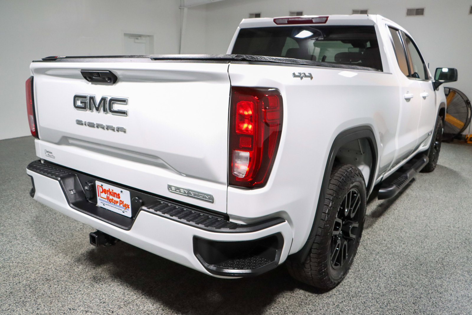 Used 2023 GMC Sierra 1500 Elevation image 7