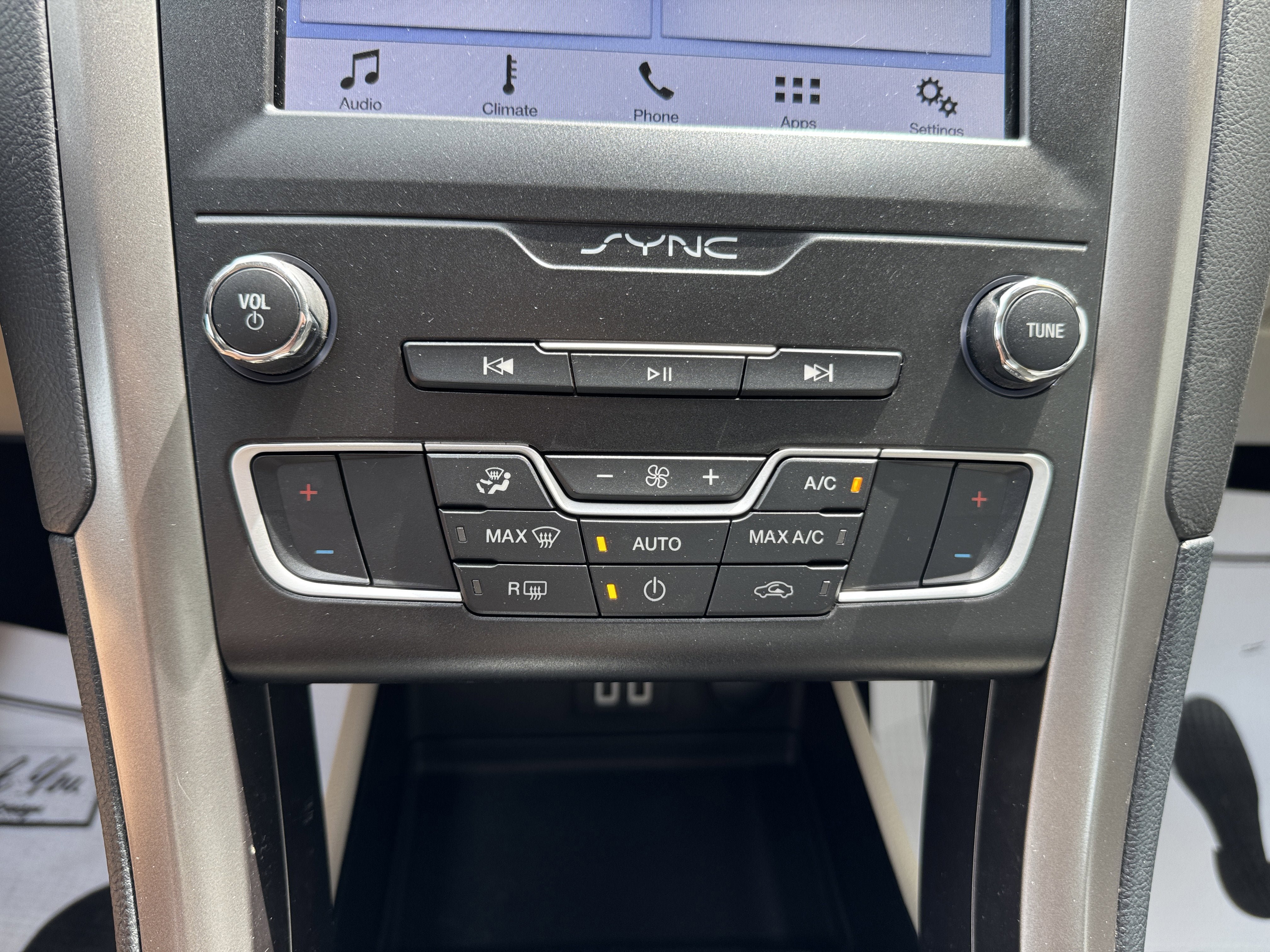 Used 2019 Ford Fusion SE FWD image 18
