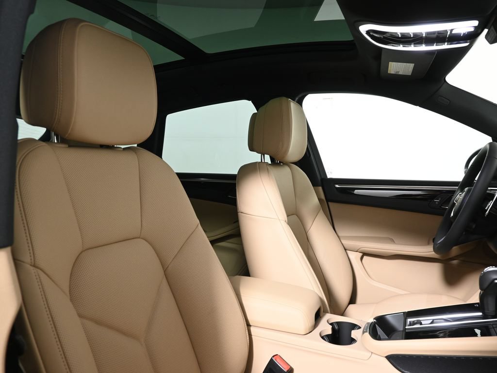 New 2026 Porsche Macan AWD/4WD image 40
