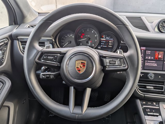 Certified 2025 Porsche Macan AWD/4WD image 15