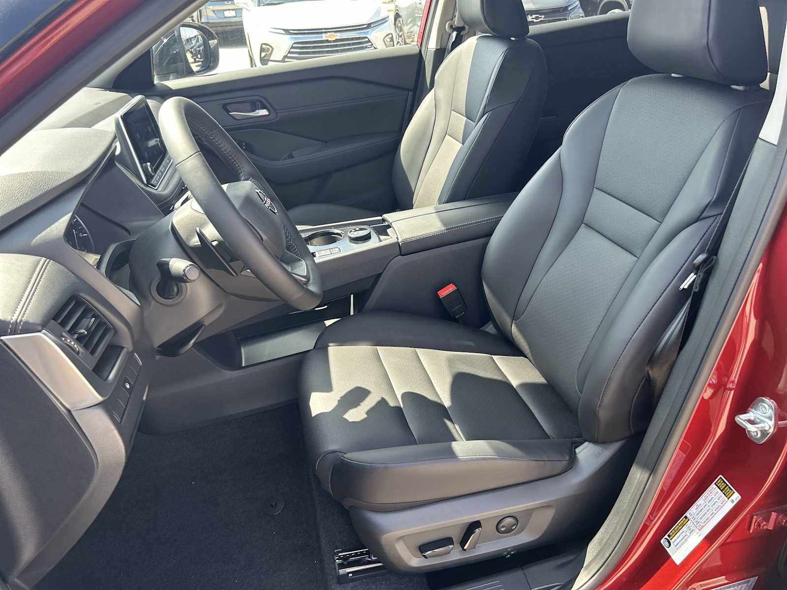 Used 2026 Nissan Rogue Dark Armor AWD/4WD image 12
