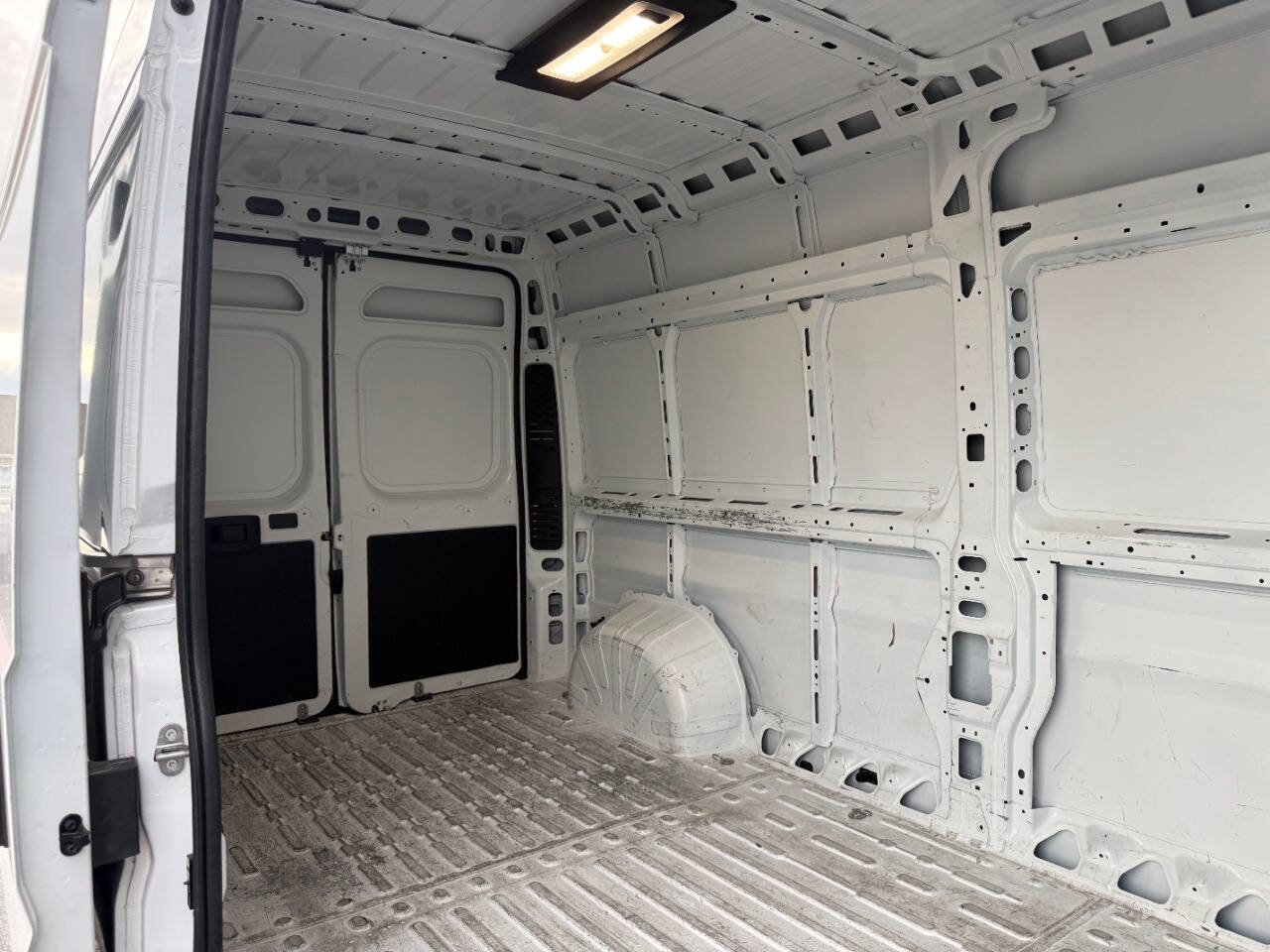 Used 2025 RAM ProMaster 2500 w/ Convenience Group FWD image 25