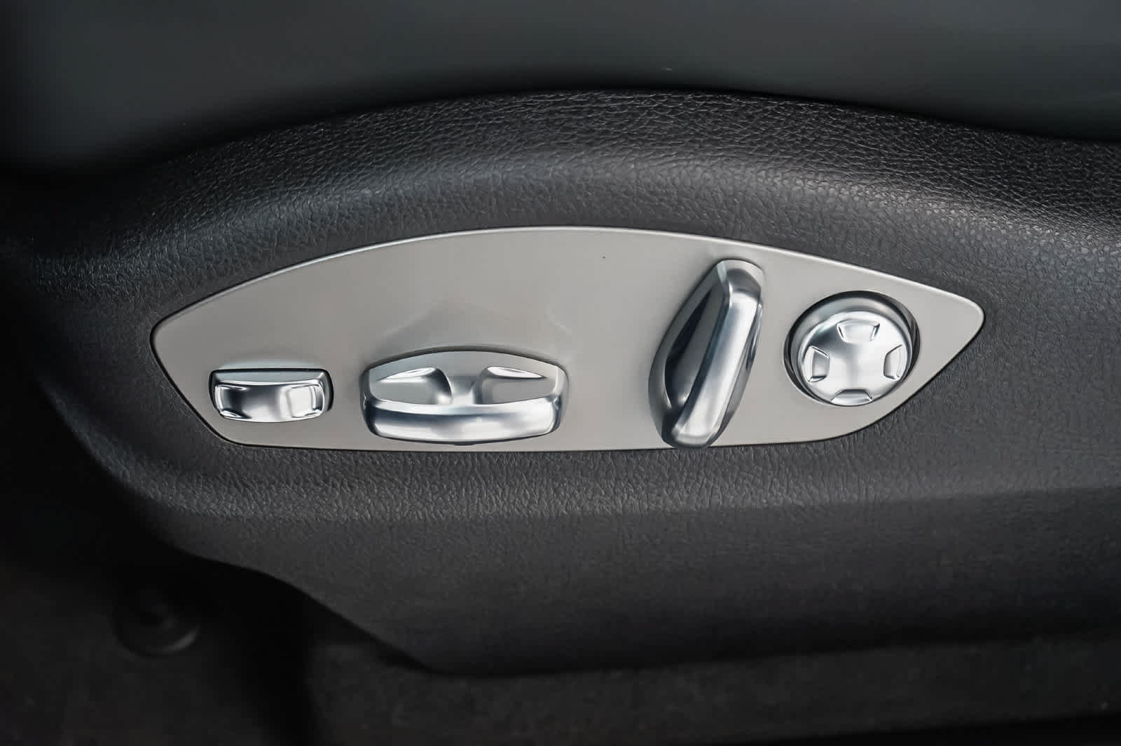 New 2026 Porsche Macan S AWD/4WD image 26