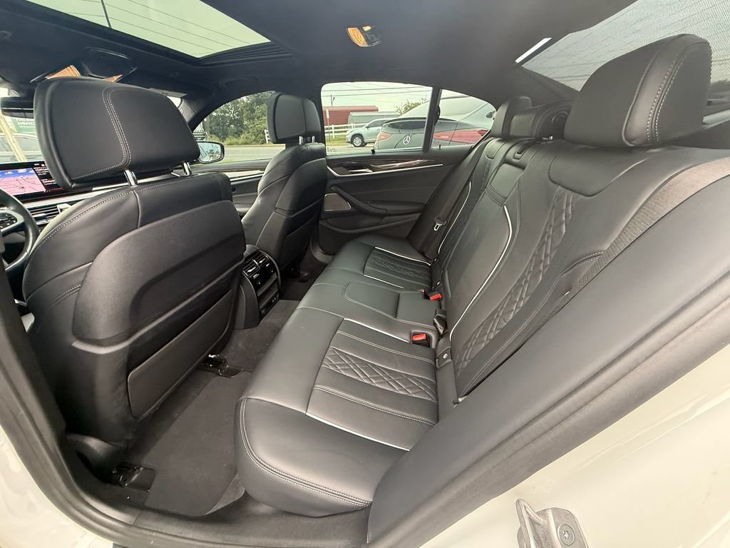 Used 2022 BMW M550i xDrive w/ Executive Package AWD/4WD image 19