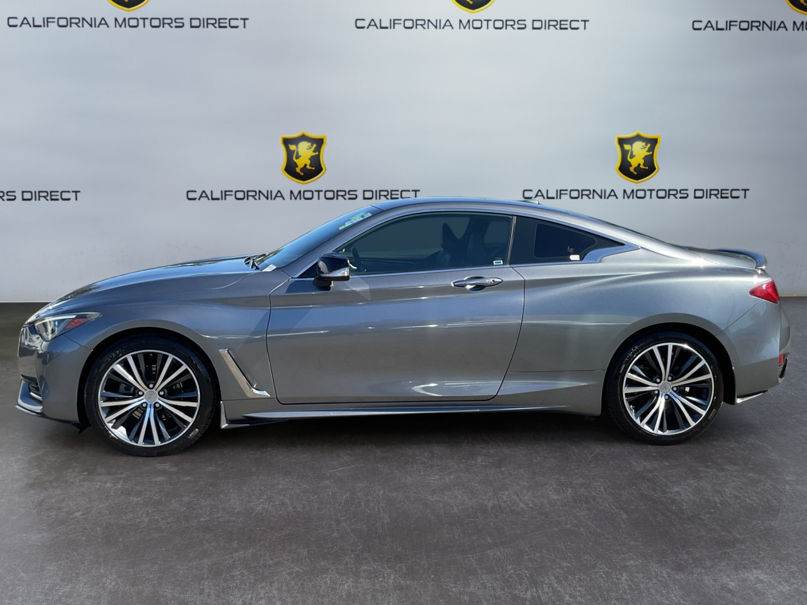Used 2017 INFINITI Q60 2.0t w/ Moonroof Package RWD image 8