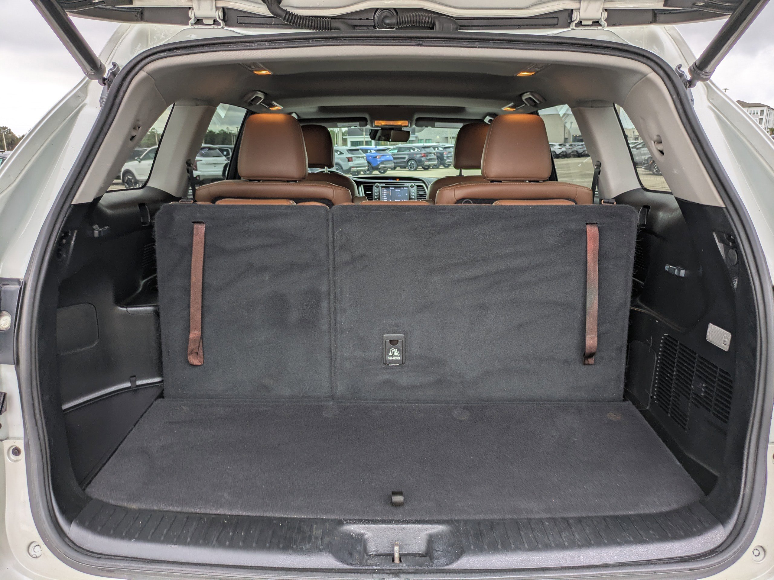 Used 2017 Toyota Highlander Limited image 16