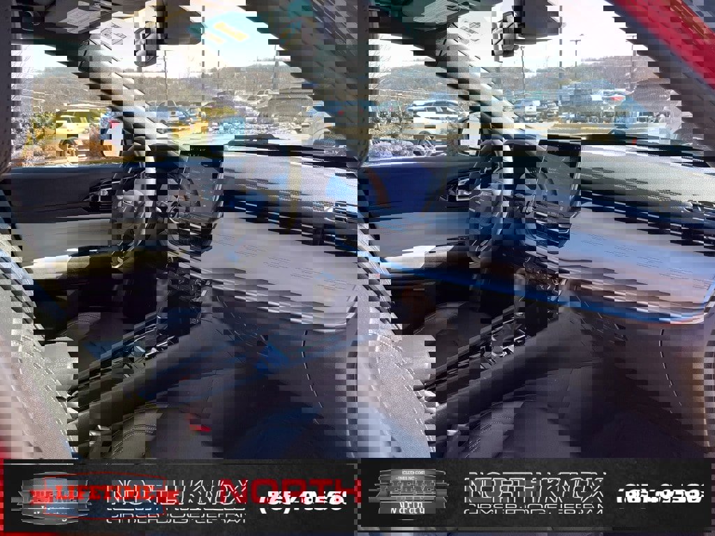 Used 2025 Jeep Compass Limited image 28