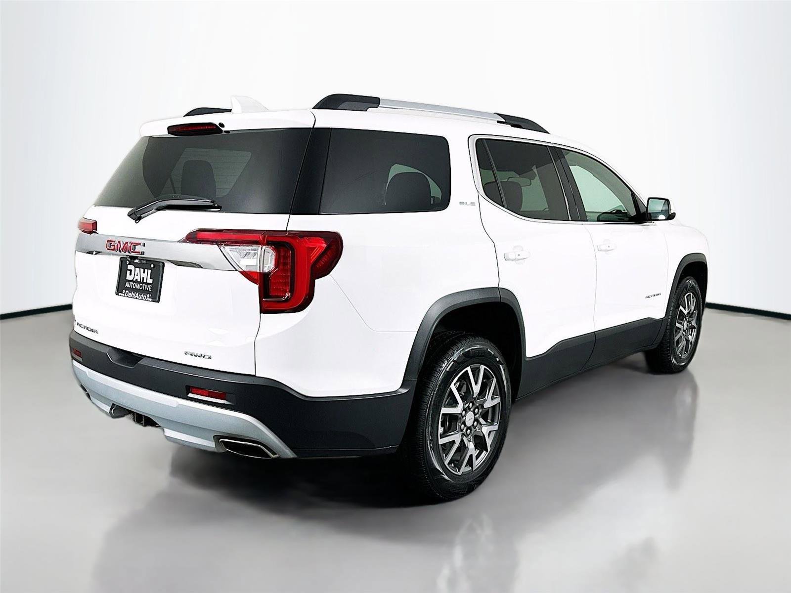 Used 2023 GMC Acadia SLE w/ Driver Convenience Package image 13